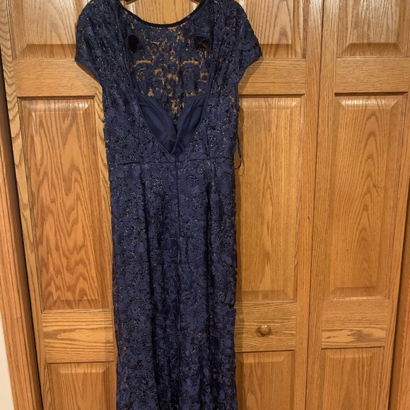 Deep blue short sleeve lace dress by Marina - Picture 4 of 6
